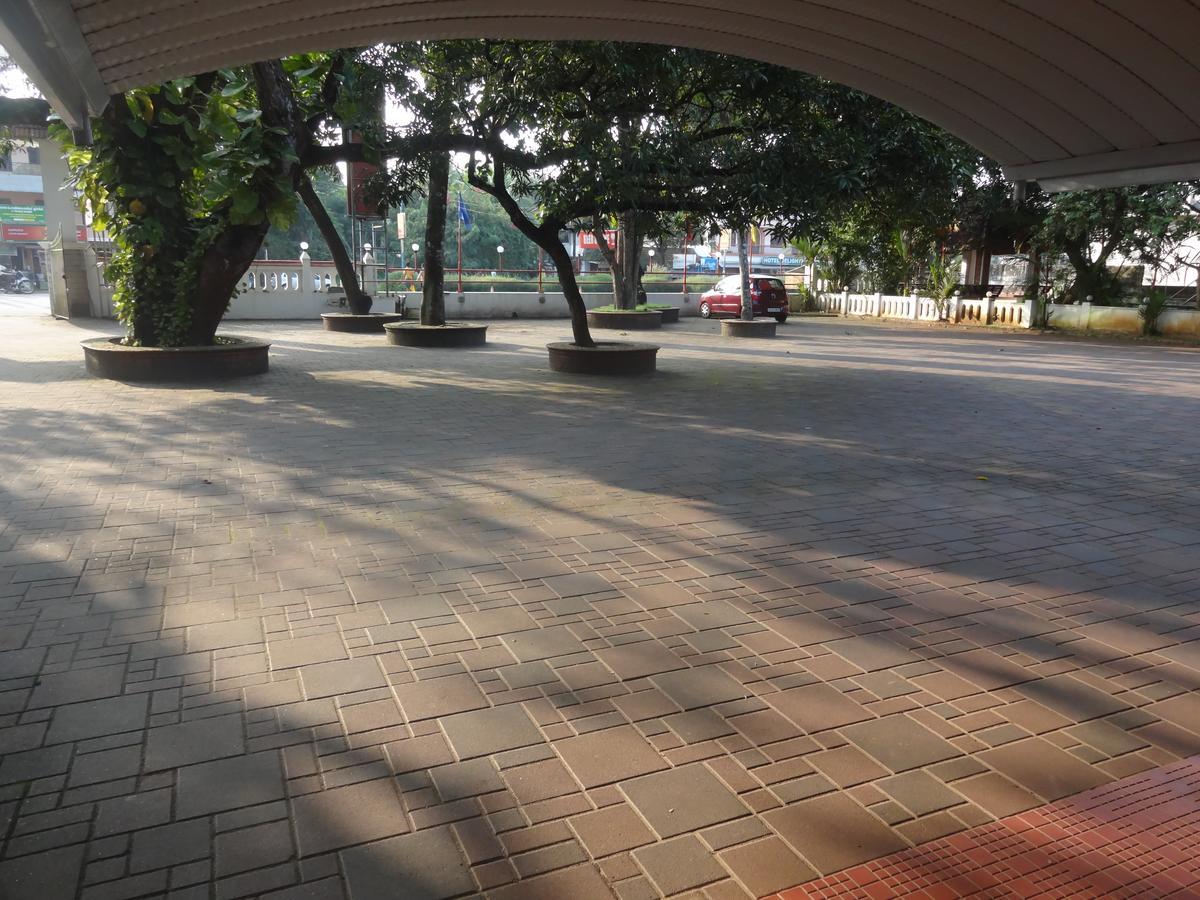 Hotel Mithila Eramalloor Luaran gambar